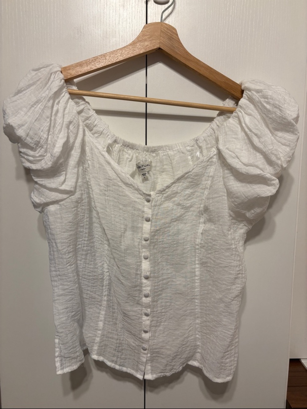 White Puff-Sleeve Button-Front Women’s Top - L